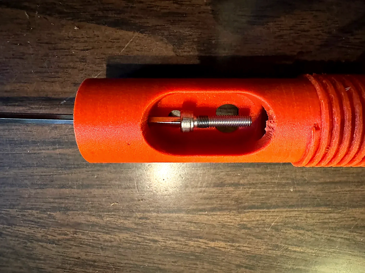 Long T-handle hex key passing through the Hamdo body to position the upper coil screw